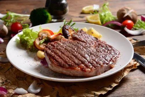 娱乐吃瓜酱牛排视频